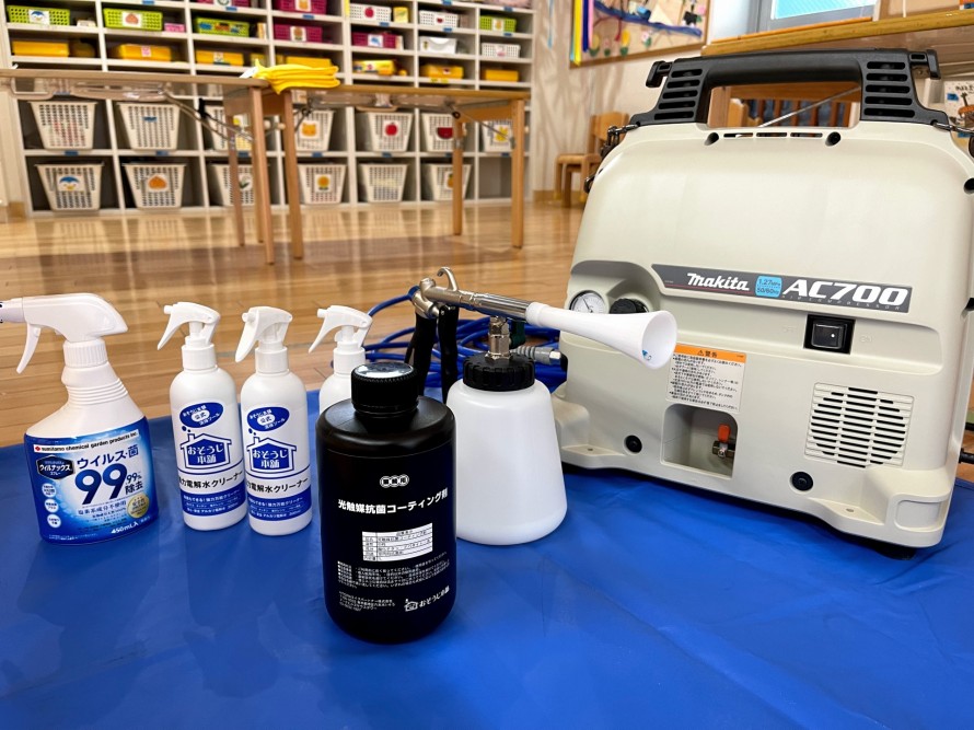 光触媒コーティングの施工に使用した機材と清掃用品
